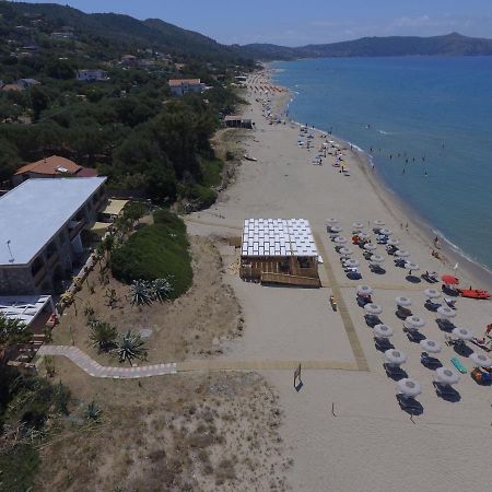 Residence Le Palme - Appartamenti Sul Mare - Spiaggia Tra Palinuro E Caprioli Пискиота Екстериор снимка