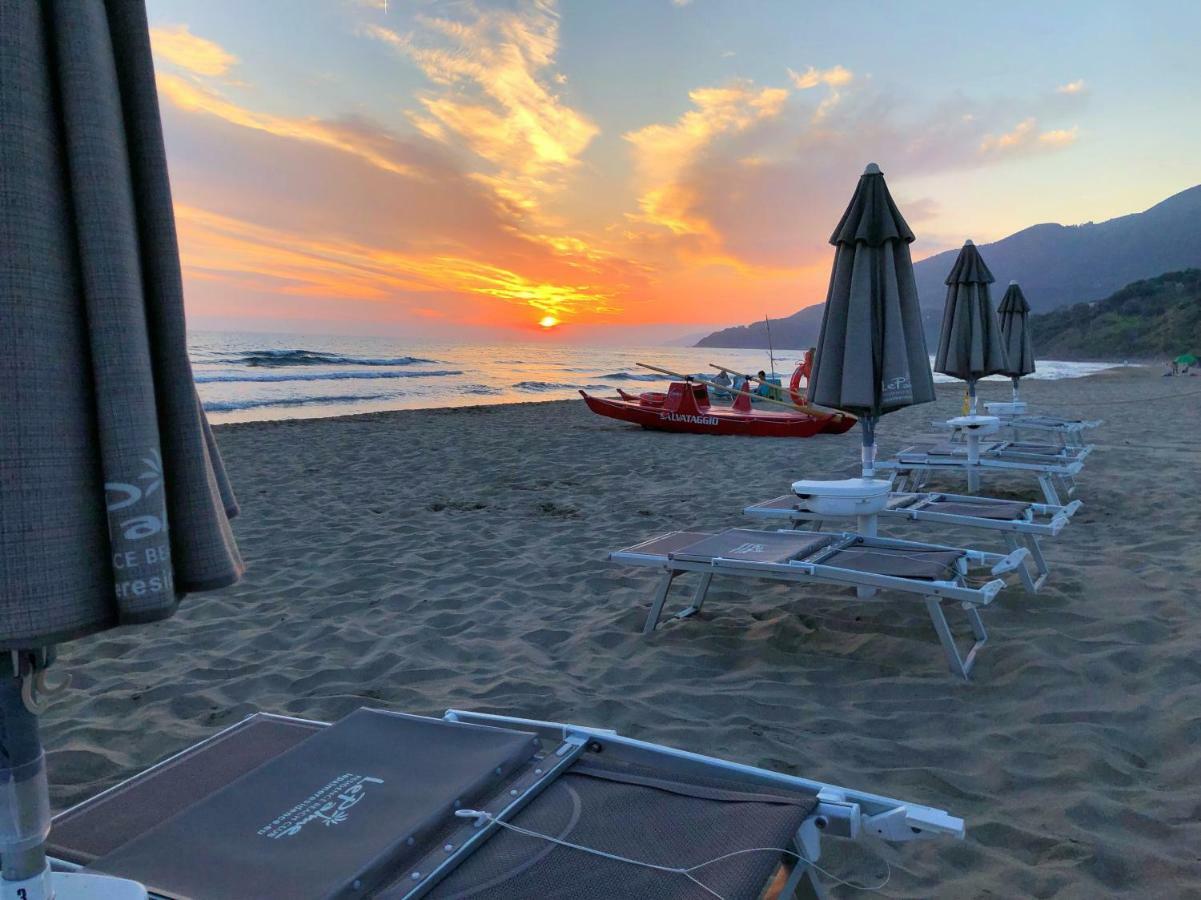 Residence Le Palme - Appartamenti Sul Mare - Spiaggia Tra Palinuro E Caprioli Пискиота Екстериор снимка